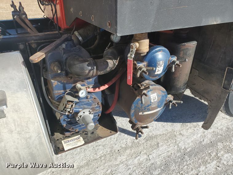 image for item IU9002 2008 Kenworth T800B  vacuum truck