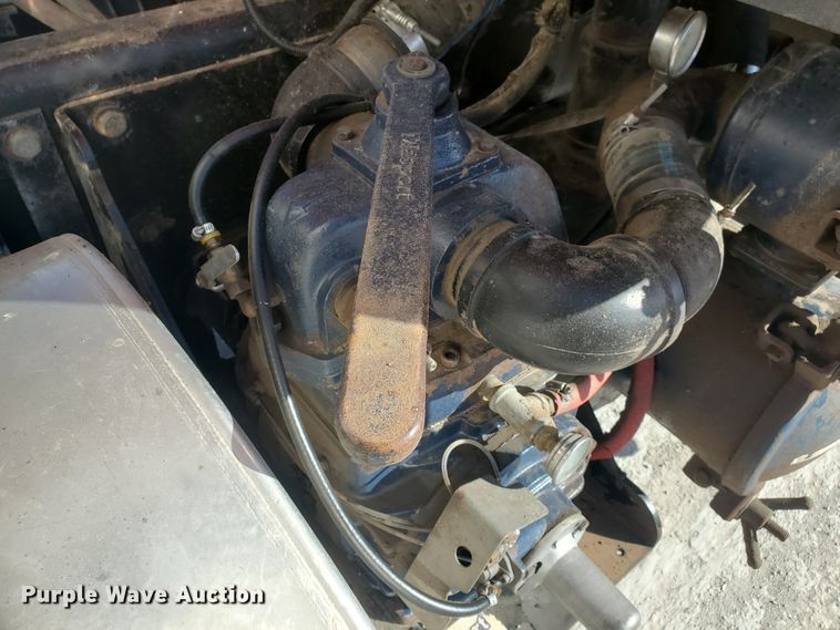 image for item IU9002 2008 Kenworth T800B  vacuum truck