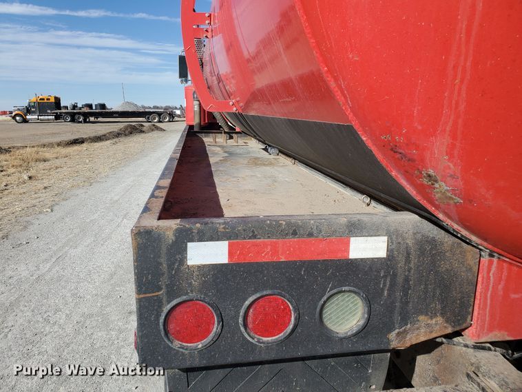 image for item IU9002 2008 Kenworth T800B  vacuum truck