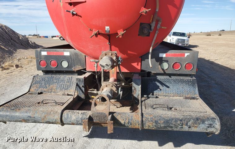 image for item IU9002 2008 Kenworth T800B  vacuum truck