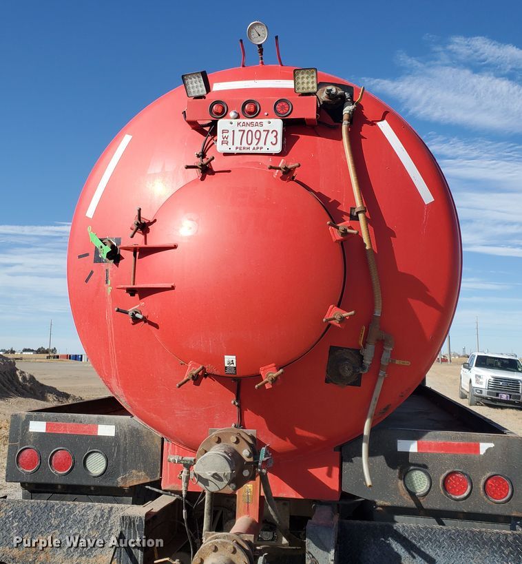 image for item IU9002 2008 Kenworth T800B  vacuum truck