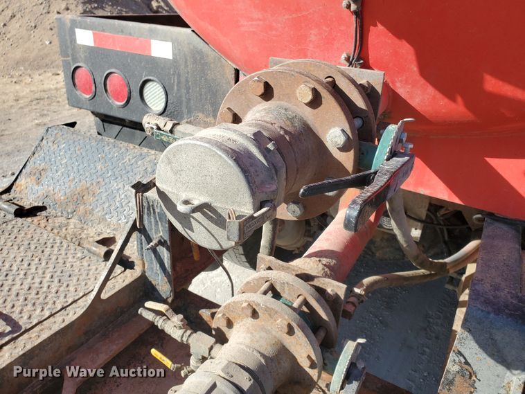 image for item IU9002 2008 Kenworth T800B  vacuum truck