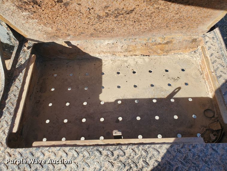 image for item IU9002 2008 Kenworth T800B  vacuum truck