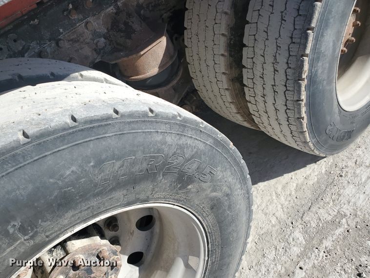 image for item IU9002 2008 Kenworth T800B  vacuum truck