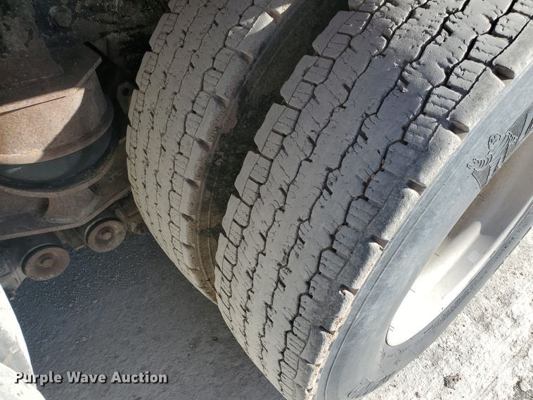 image for item IU9002 2008 Kenworth T800B  vacuum truck