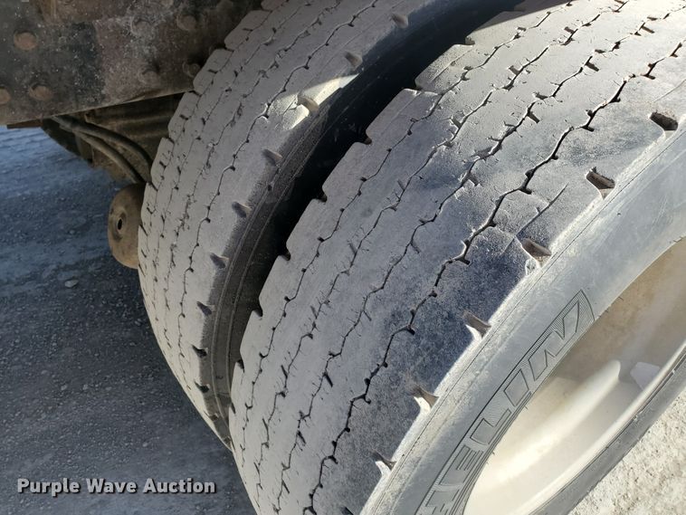 image for item IU9002 2008 Kenworth T800B  vacuum truck