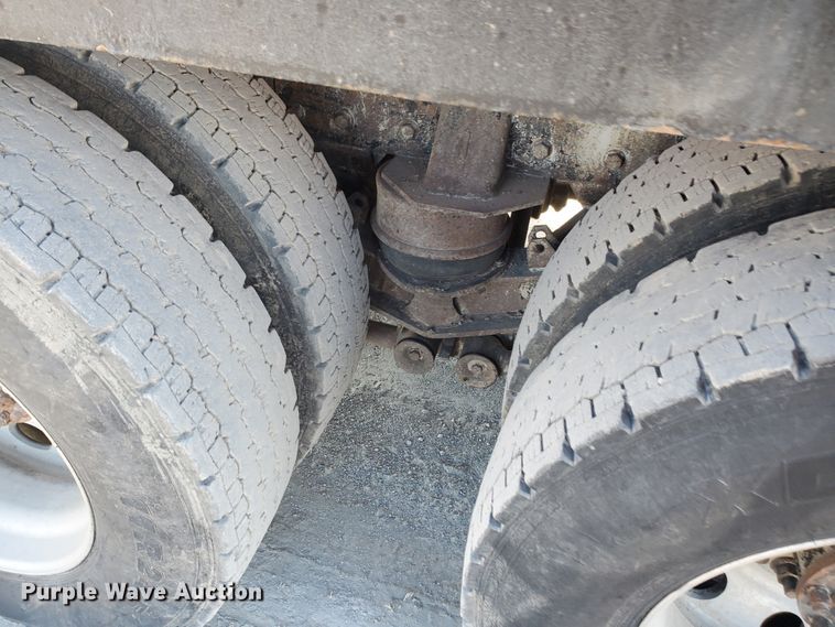 image for item IU9002 2008 Kenworth T800B  vacuum truck