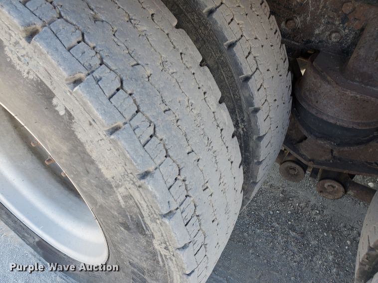 image for item IU9002 2008 Kenworth T800B  vacuum truck