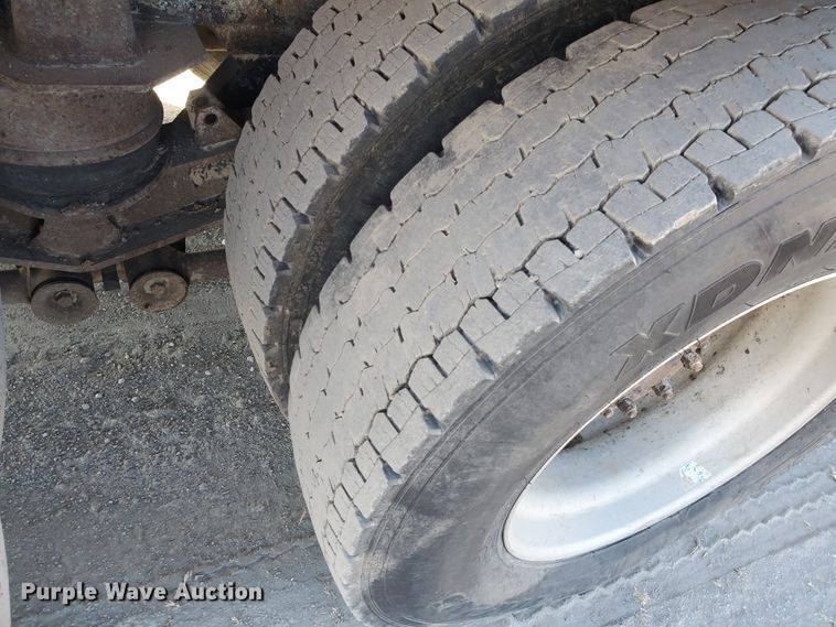 image for item IU9002 2008 Kenworth T800B  vacuum truck