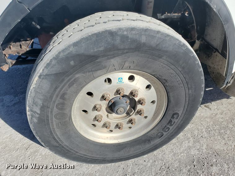 image for item IU9002 2008 Kenworth T800B  vacuum truck