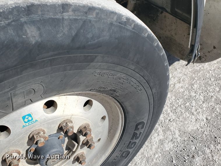 image for item IU9002 2008 Kenworth T800B  vacuum truck