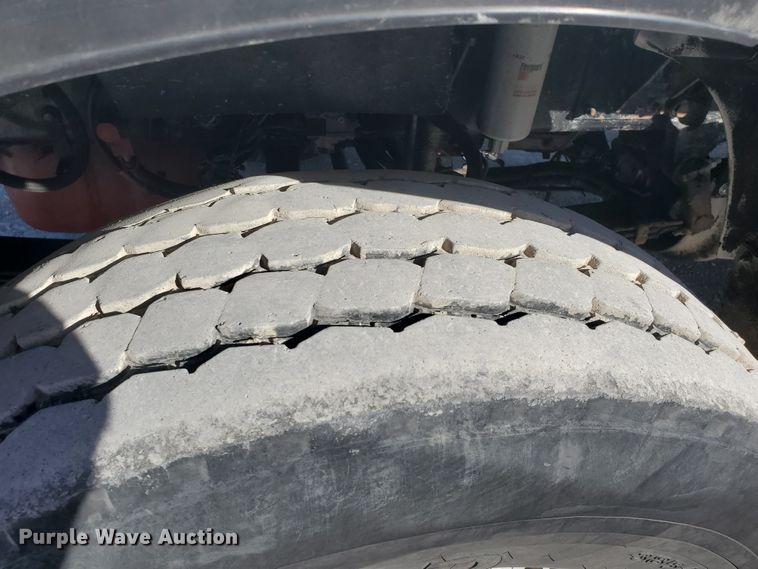 image for item IU9002 2008 Kenworth T800B  vacuum truck