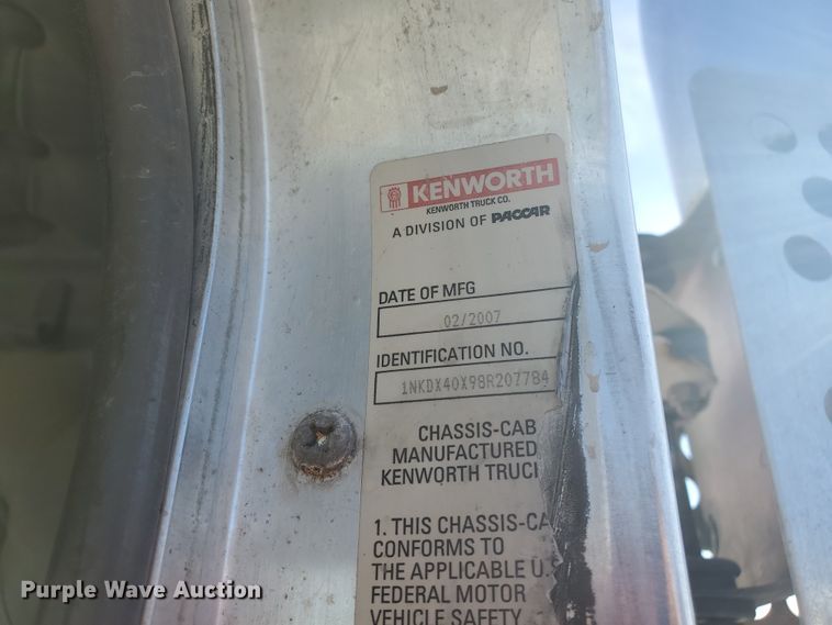 image for item IU9002 2008 Kenworth T800B  vacuum truck