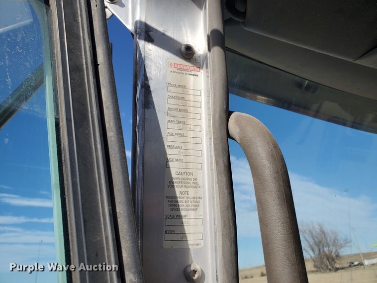 image for item IU9002 2008 Kenworth T800B  vacuum truck