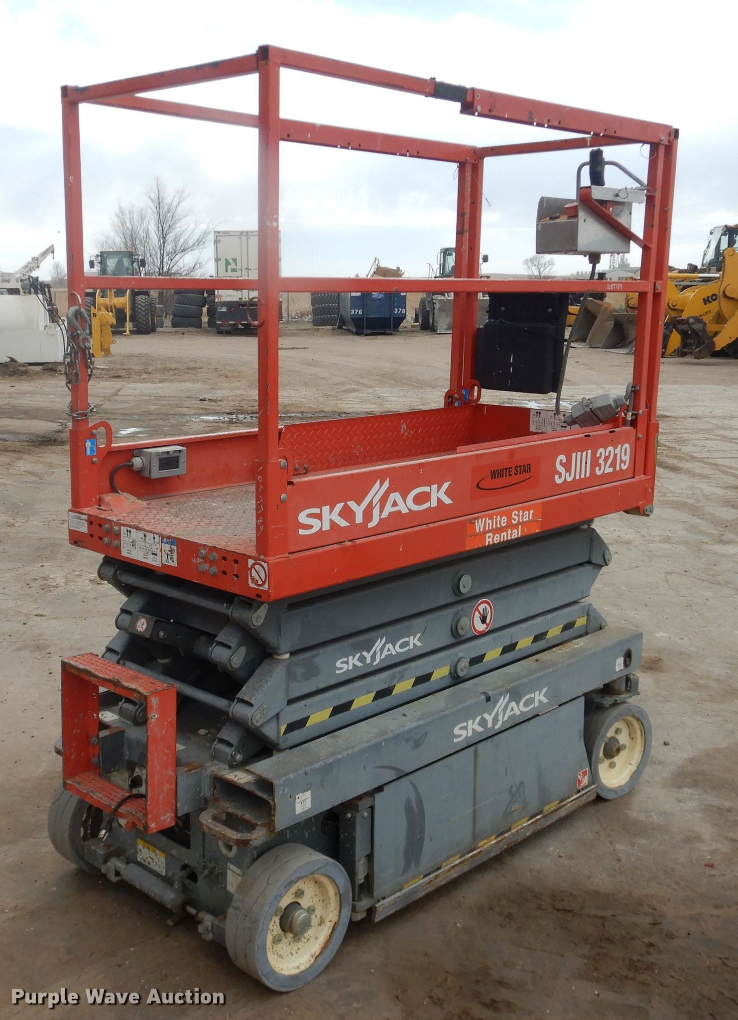 2014 Skyjack SJIII 3219 scissor lift in Garden City, KS | Item HL9666