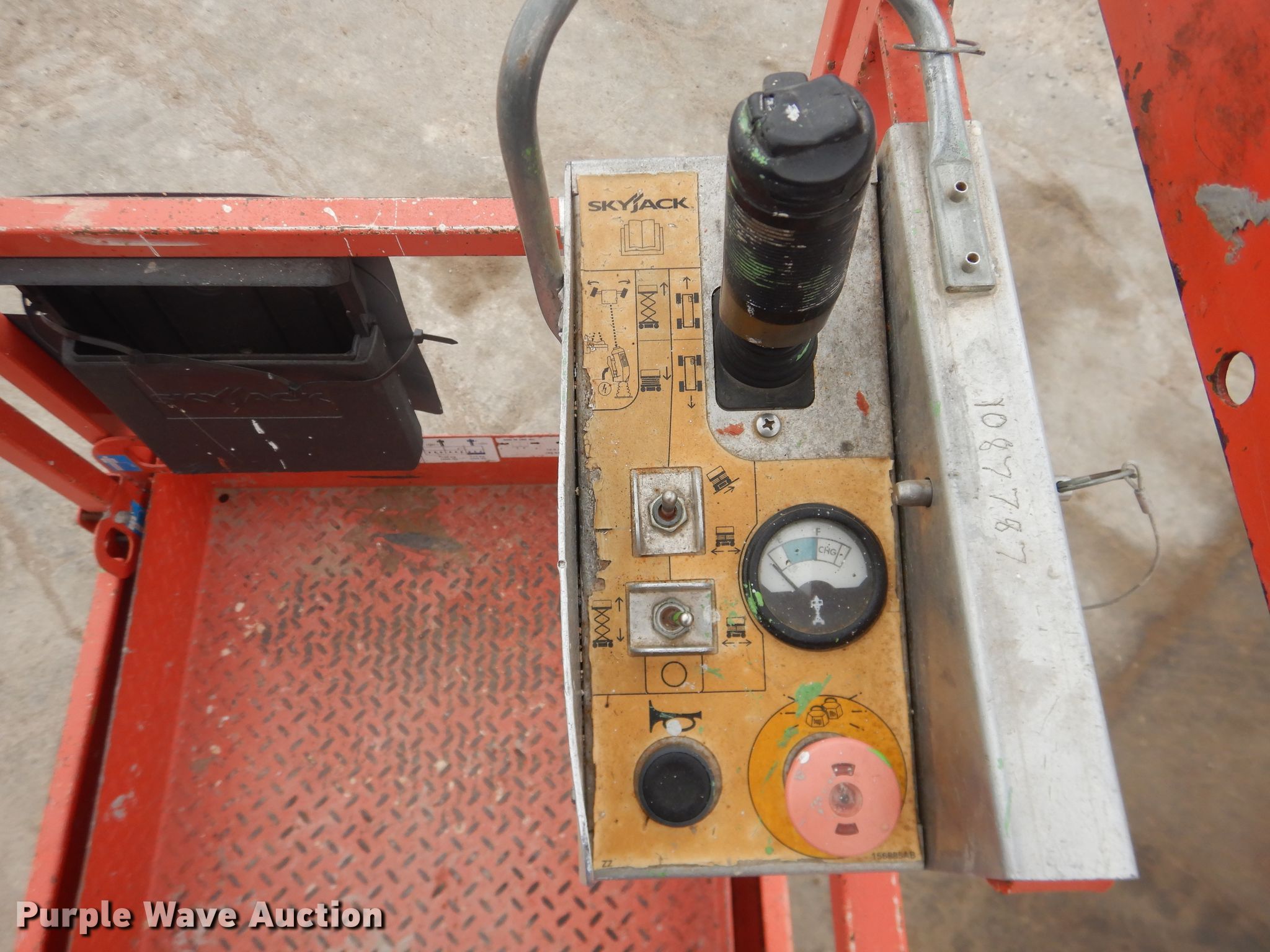 2014 Skyjack SJIII 3219 scissor lift in Garden City, KS | Item HL9666