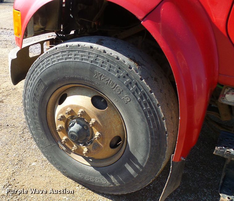 image for item DC2756 2002 International 4900  dump truck