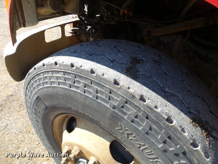 image for item DC2756 2002 International 4900  dump truck