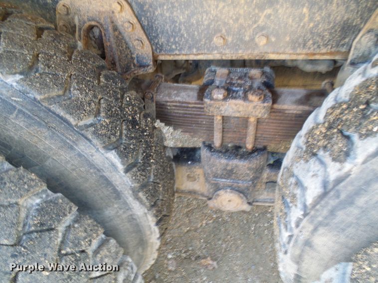 image for item DC2756 2002 International 4900  dump truck