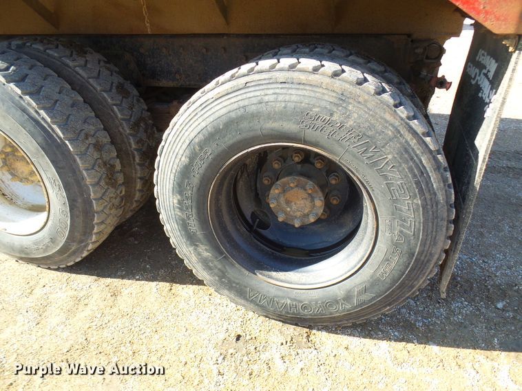 image for item DC2756 2002 International 4900  dump truck