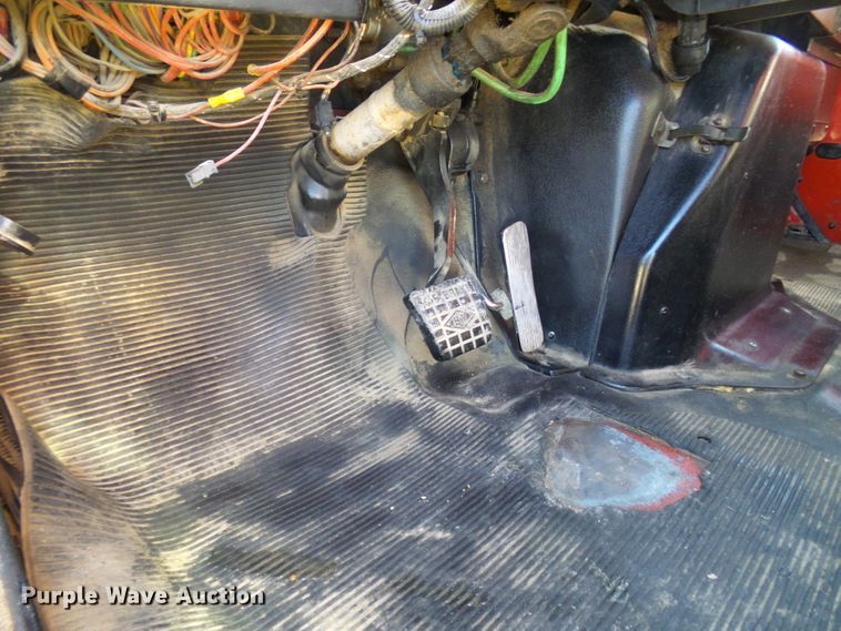 image for item DC2756 2002 International 4900  dump truck