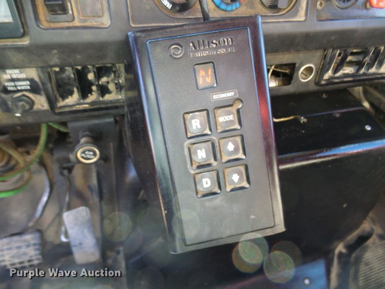 image for item DC2756 2002 International 4900  dump truck