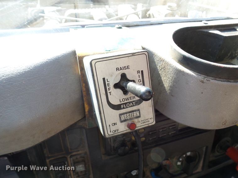 image for item DC2756 2002 International 4900  dump truck