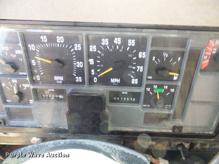 image for item DC2756 2002 International 4900  dump truck