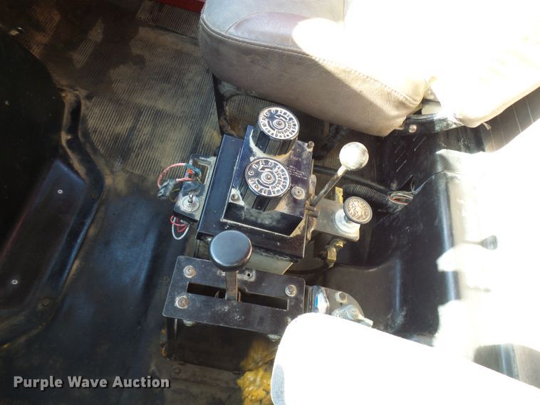 image for item DC2756 2002 International 4900  dump truck