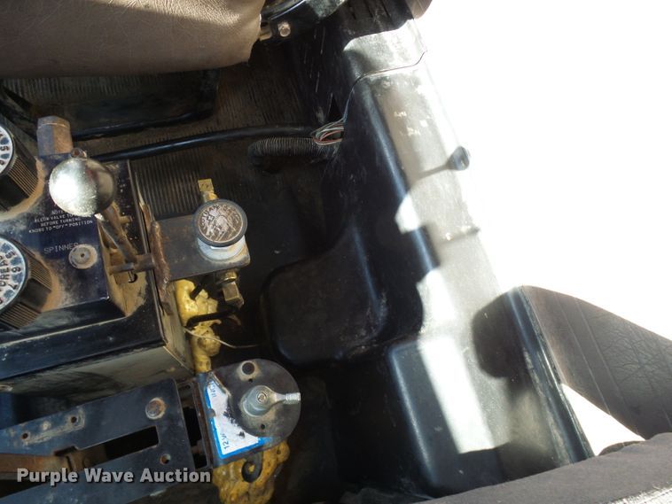 image for item DC2756 2002 International 4900  dump truck