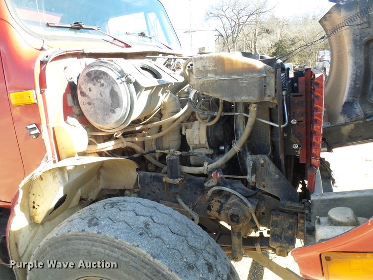 image for item DC2756 2002 International 4900  dump truck