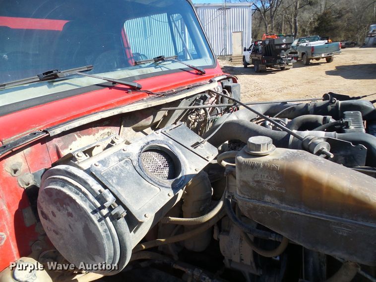 image for item DC2756 2002 International 4900  dump truck