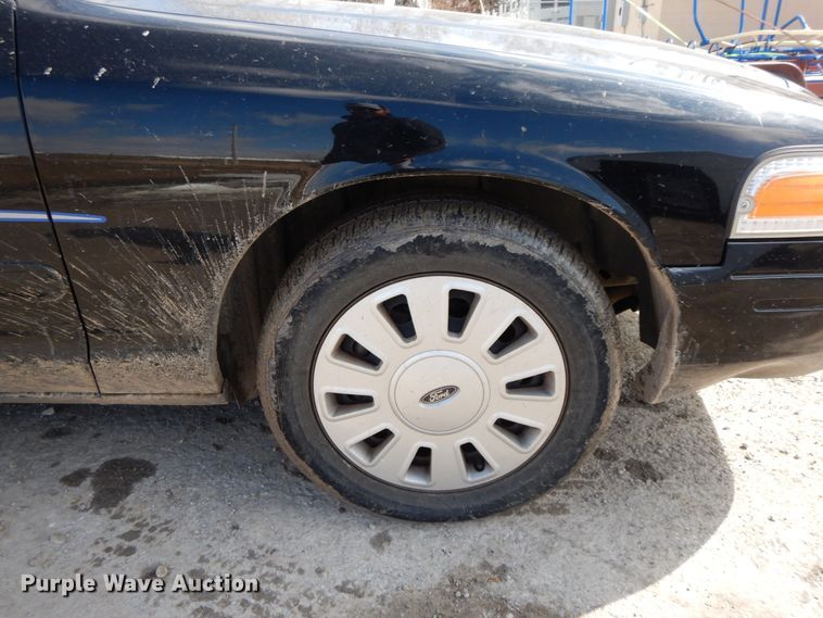 image for item DF6448 2006 Ford Crown Victoria Police Interceptor