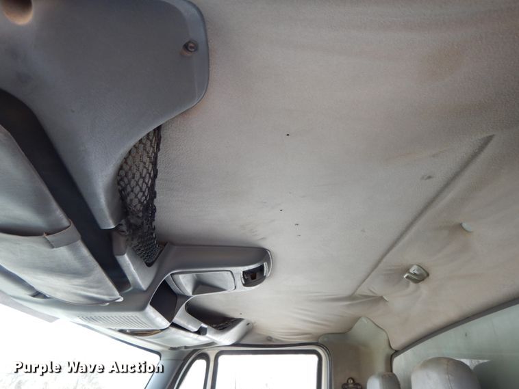 image for item DF6449 2003 International 7400  refuse truck