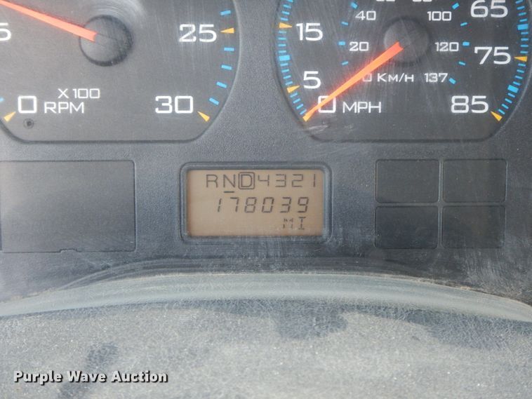 image for item DF6449 2003 International 7400  refuse truck