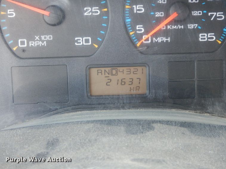 image for item DF6449 2003 International 7400  refuse truck