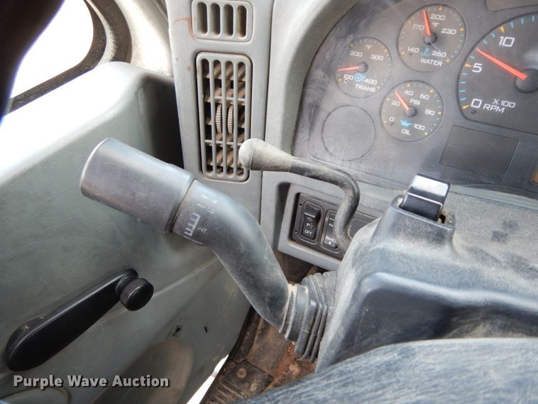 image for item DF6449 2003 International 7400  refuse truck