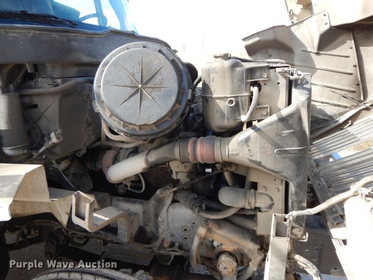 image for item DF6449 2003 International 7400  refuse truck