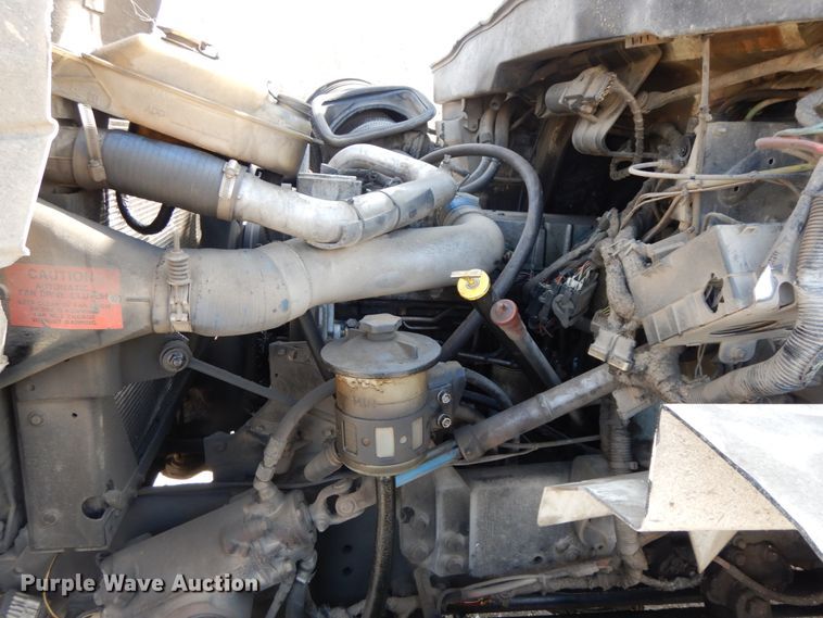 image for item DF6449 2003 International 7400  refuse truck