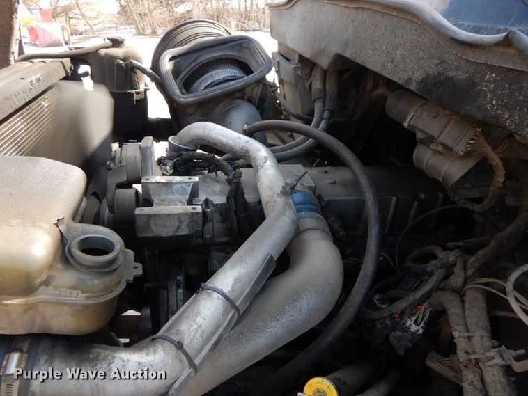 image for item DF6449 2003 International 7400  refuse truck