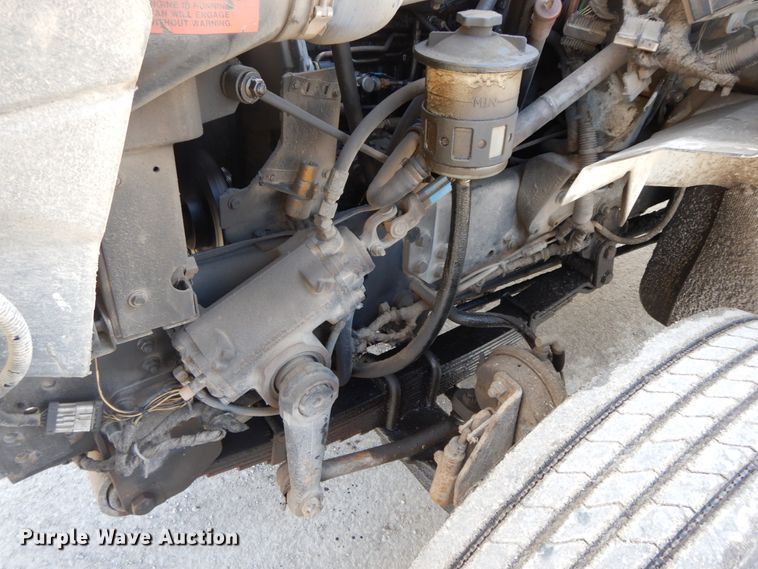 image for item DF6449 2003 International 7400  refuse truck