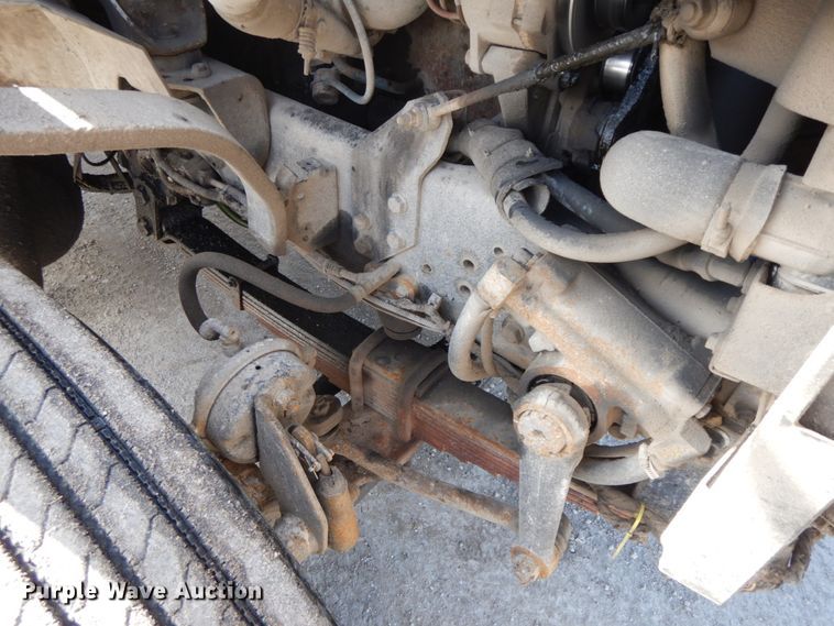 image for item DF6449 2003 International 7400  refuse truck