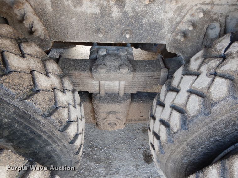 image for item DF6449 2003 International 7400  refuse truck