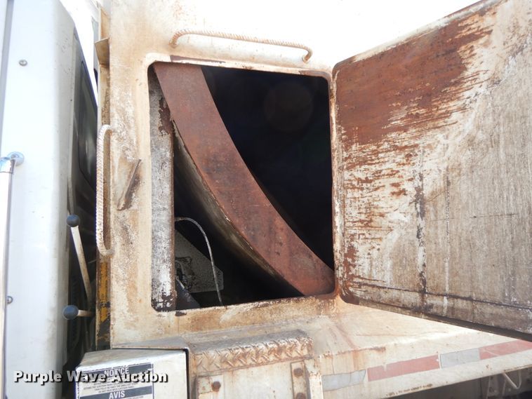 image for item DF6449 2003 International 7400  refuse truck