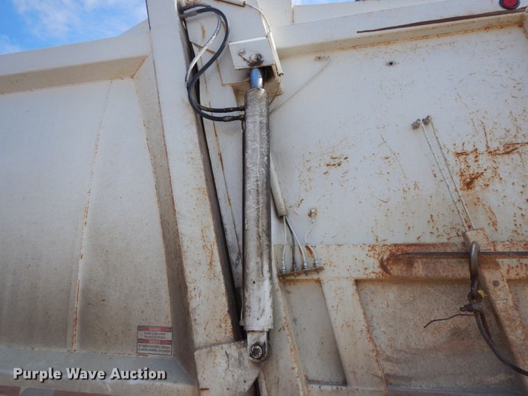 image for item DF6449 2003 International 7400  refuse truck