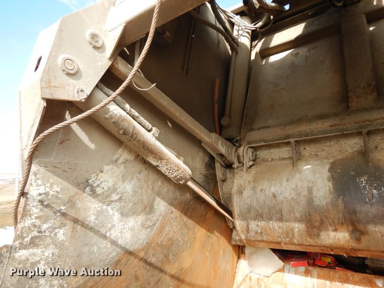 image for item DF6449 2003 International 7400  refuse truck