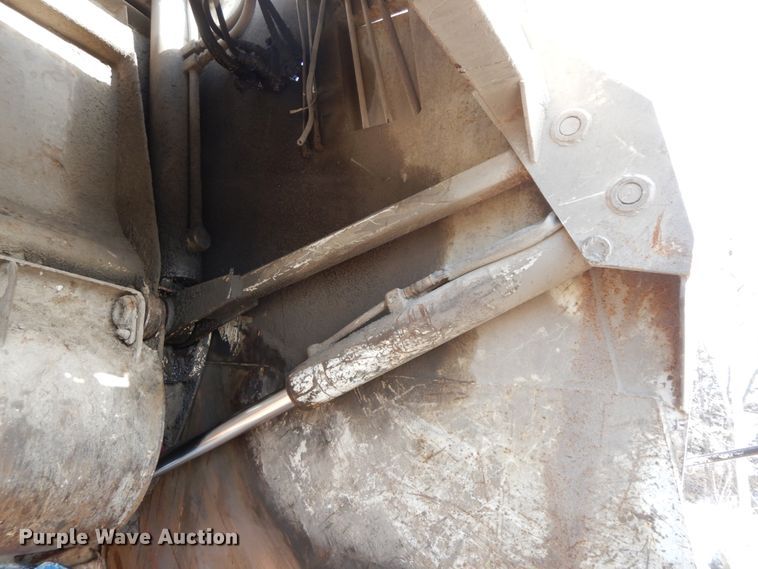 image for item DF6449 2003 International 7400  refuse truck