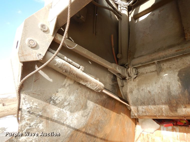 image for item DF6449 2003 International 7400  refuse truck