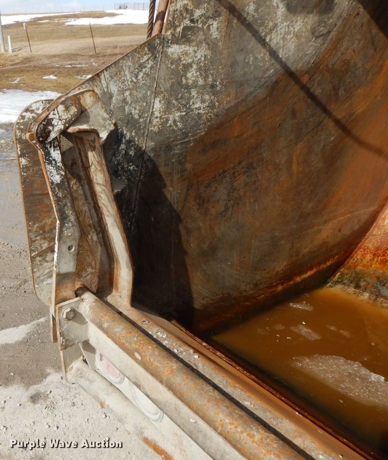 image for item DF6449 2003 International 7400  refuse truck