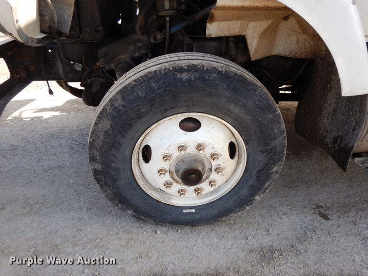 image for item DF6449 2003 International 7400  refuse truck